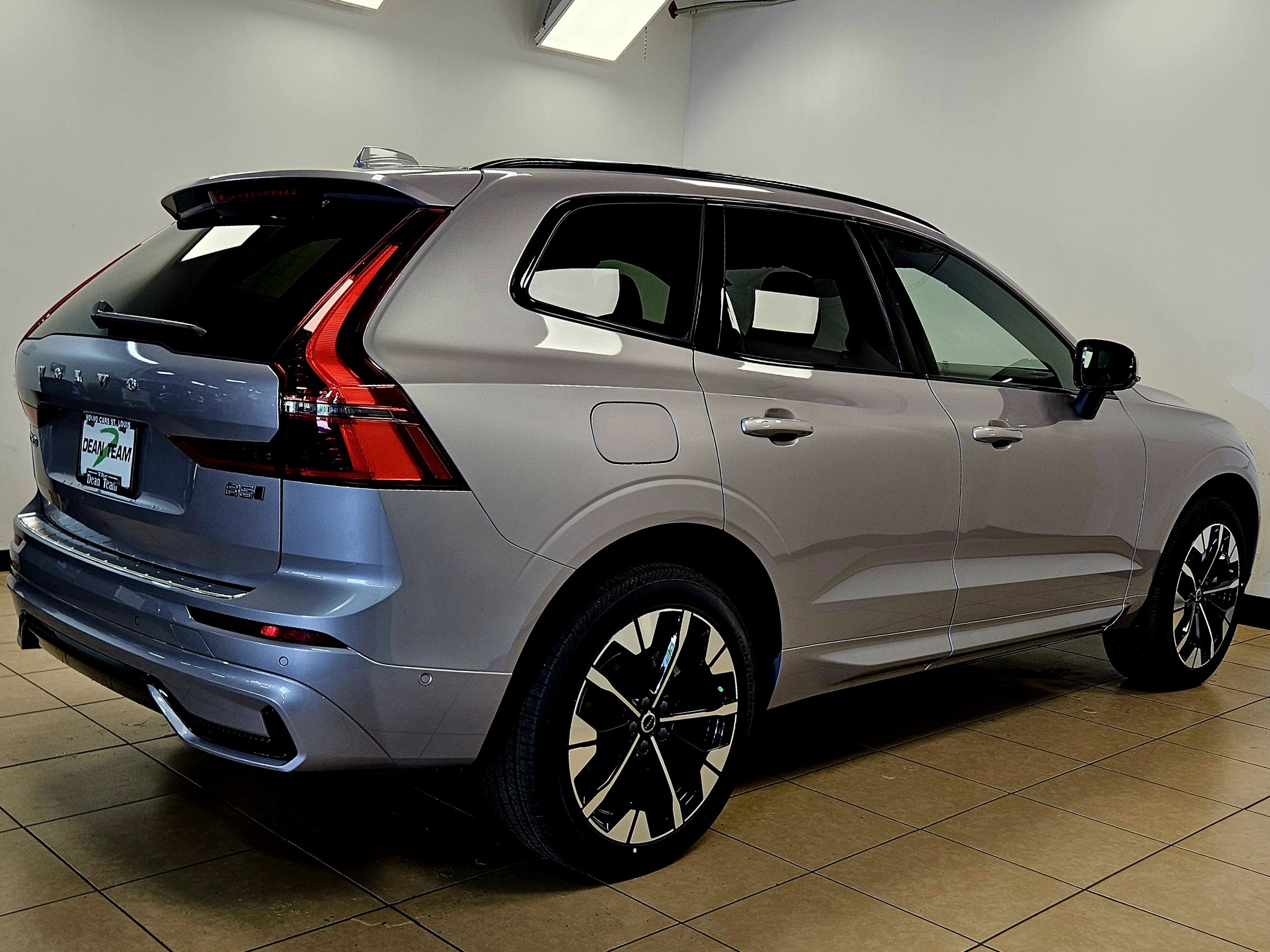 New 2026 Volvo XC60 B5 Plus w/ Climate Package image 5