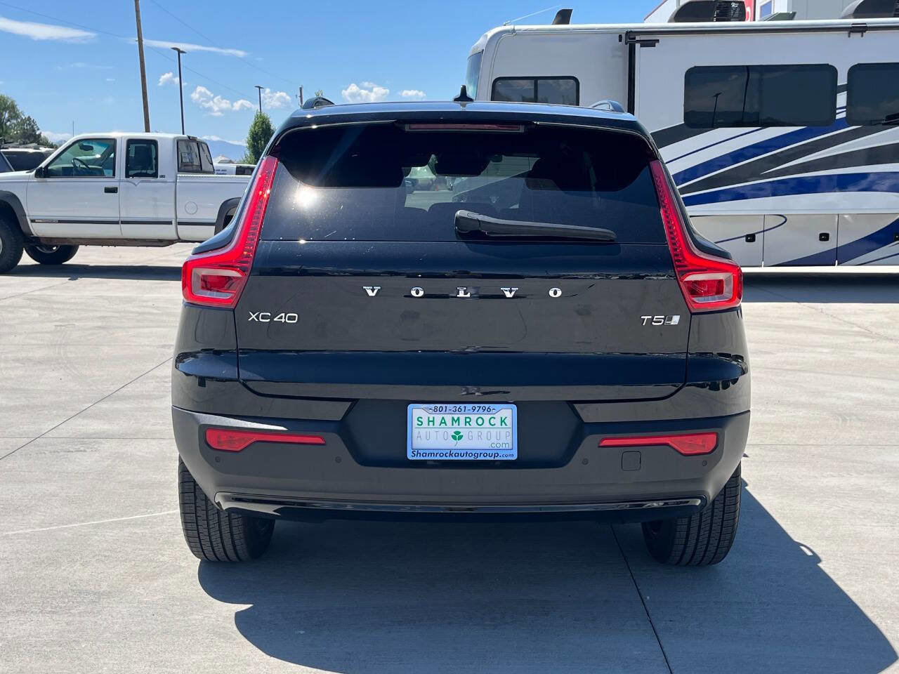 Used 2022 Volvo XC40 T5 R-Design w/ Advanced Package image 4