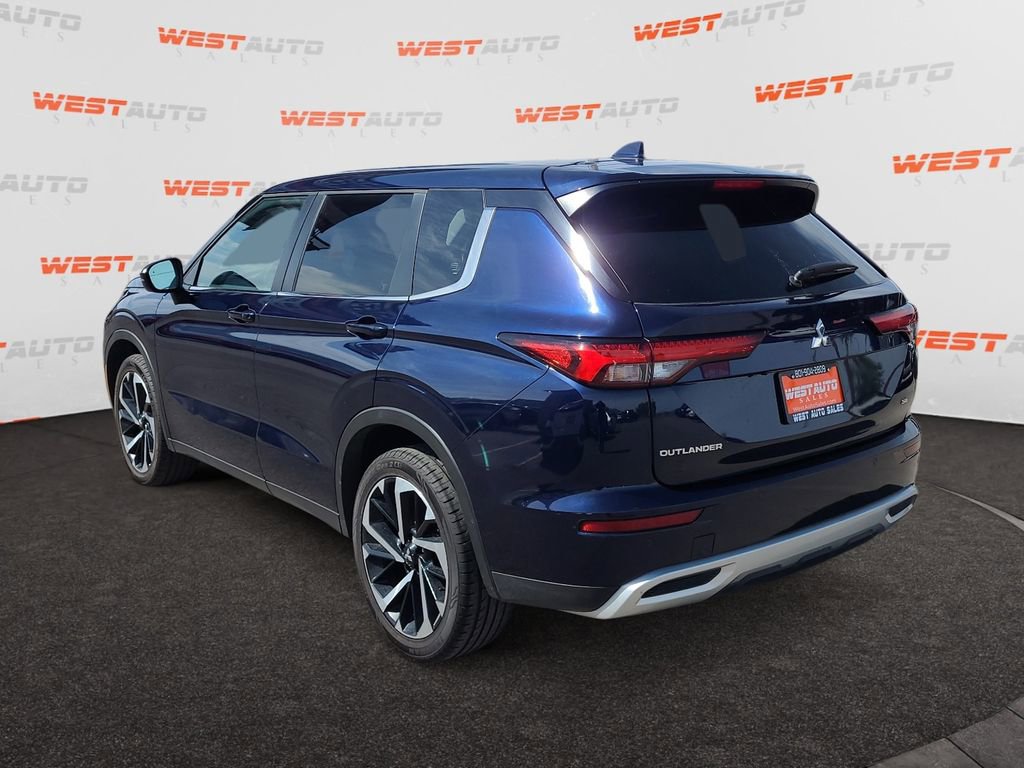 Used 2024 Mitsubishi Outlander SE Black Edition AWD/4WD image 3