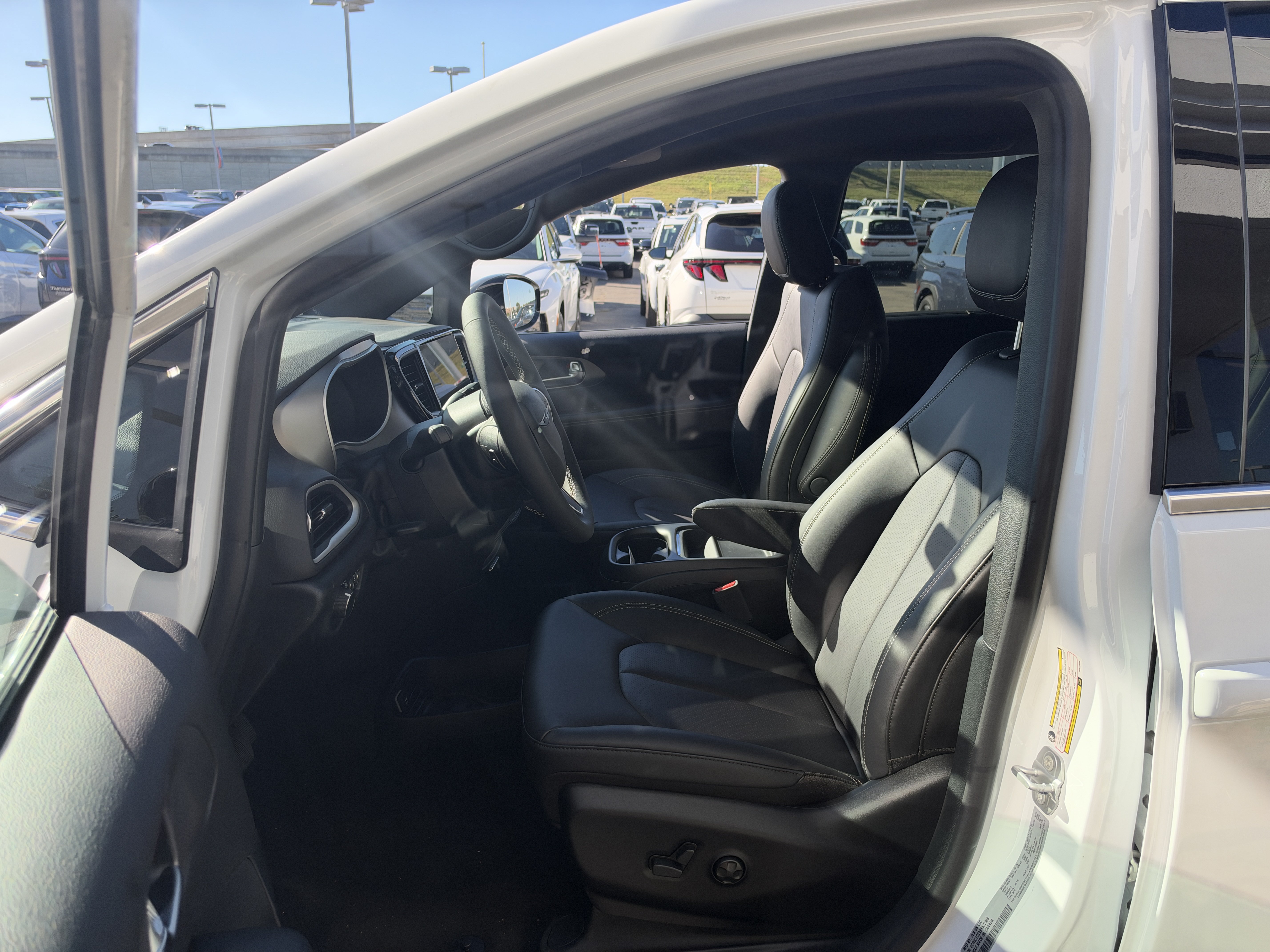 New 2027 Chrysler Pacifica LX FWD image 30
