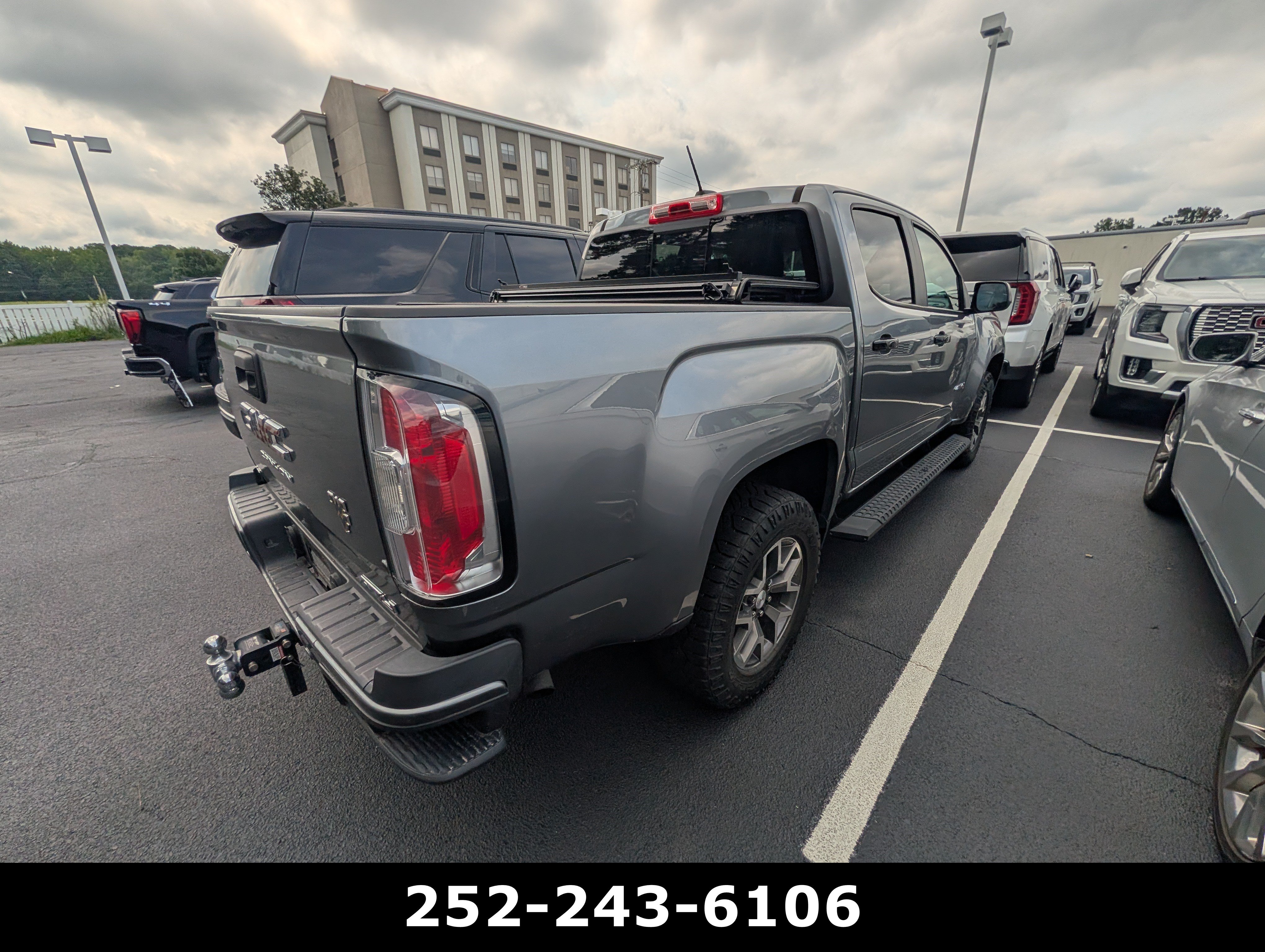 Used 2022 GMC Canyon AT4 w/ Trailering Package AWD/4WD image 3