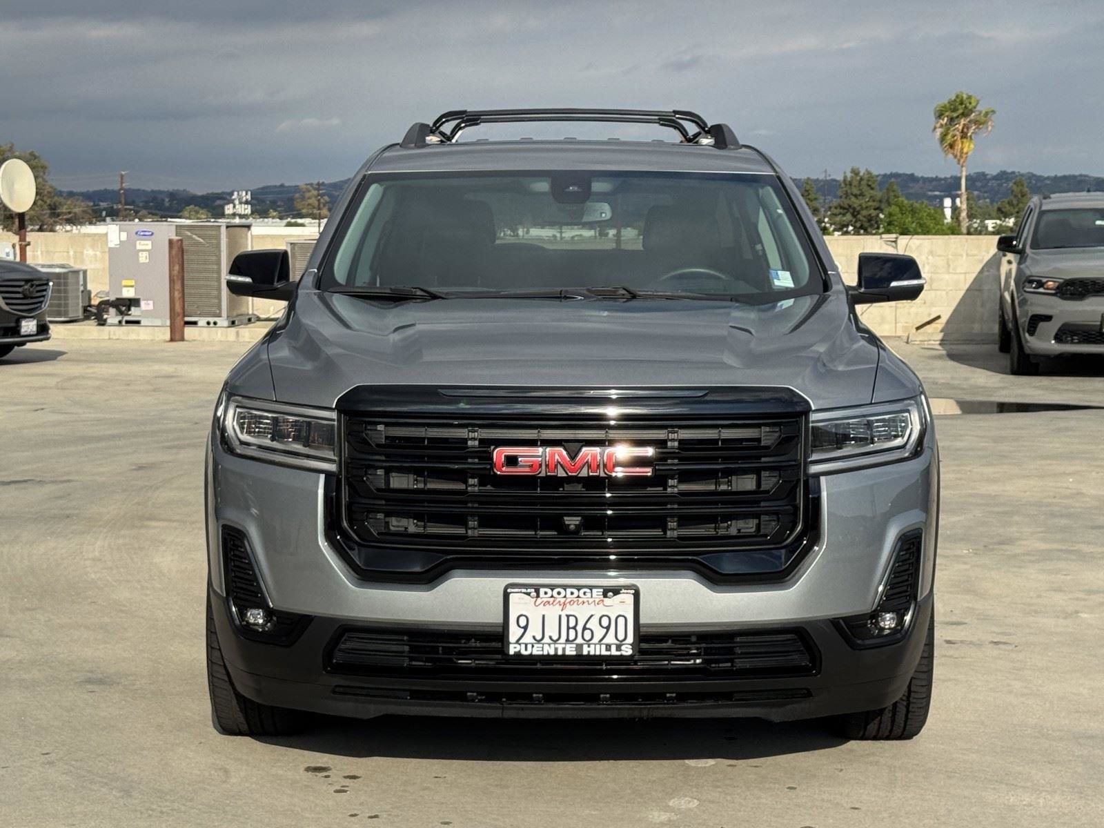 Used 2023 GMC Acadia SLT w/ Elevation Edition image 2