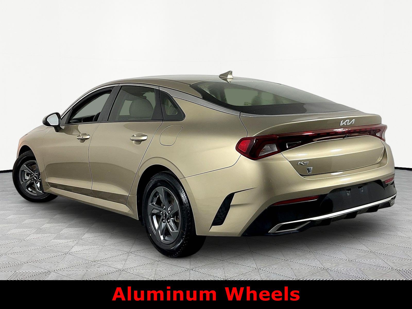 Used 2022 Kia K5 LXS FWD image 4
