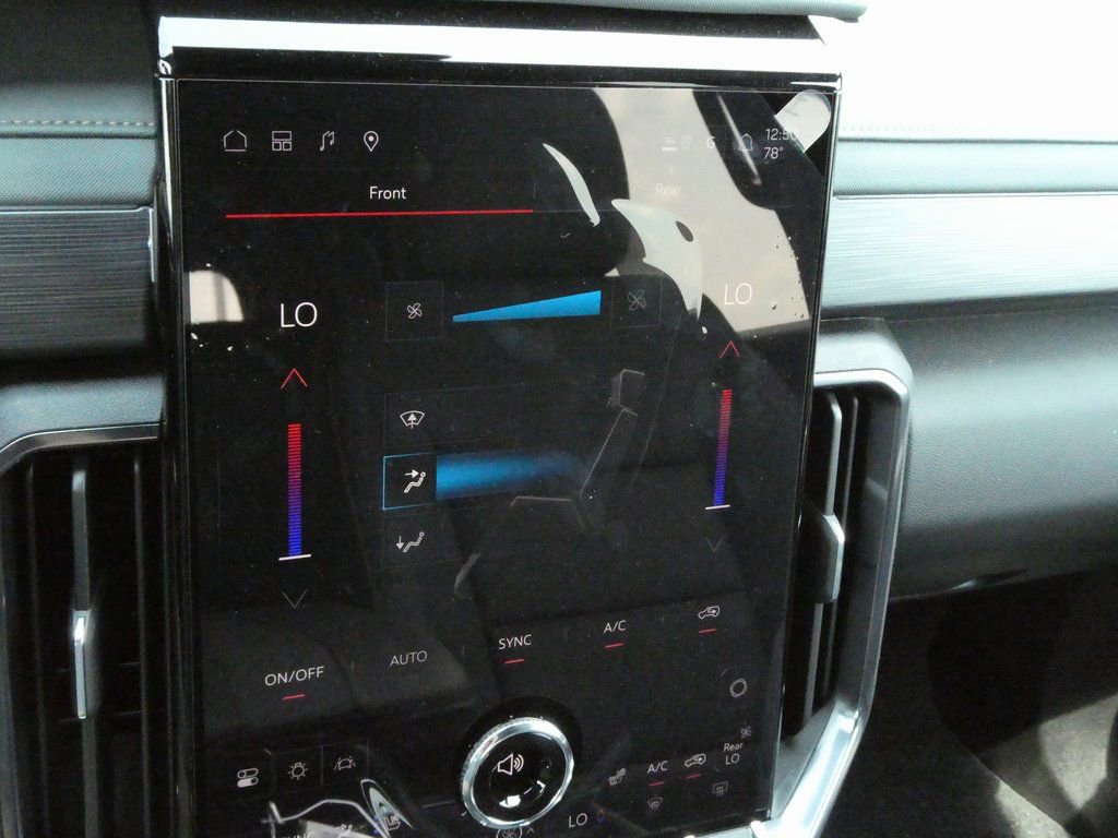 New 2025 GMC Acadia AT4 w/ Luxury Package AWD/4WD image 17