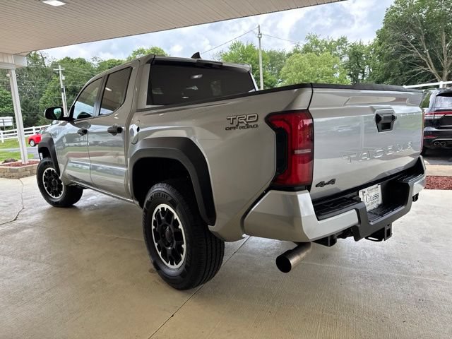 Used 2024 Toyota Tacoma TRD Off-Road AWD/4WD image 8