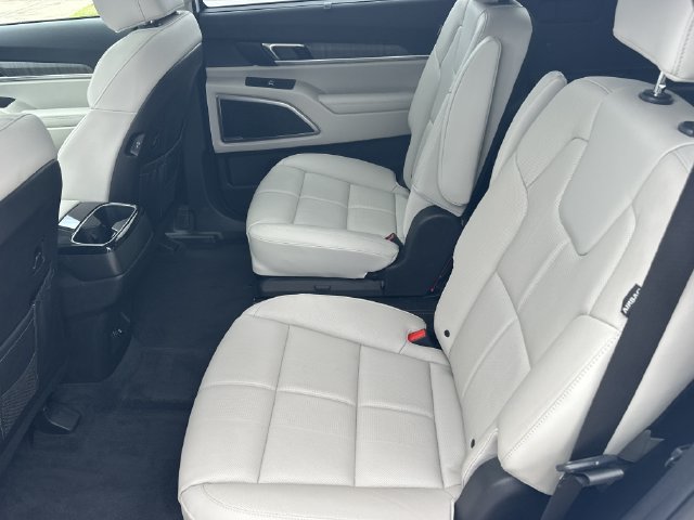 Certified 2025 Kia Telluride EX w/ EX Captain's Chair Package FWD image 13