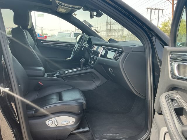 Used 2025 Porsche Macan AWD/4WD image 13