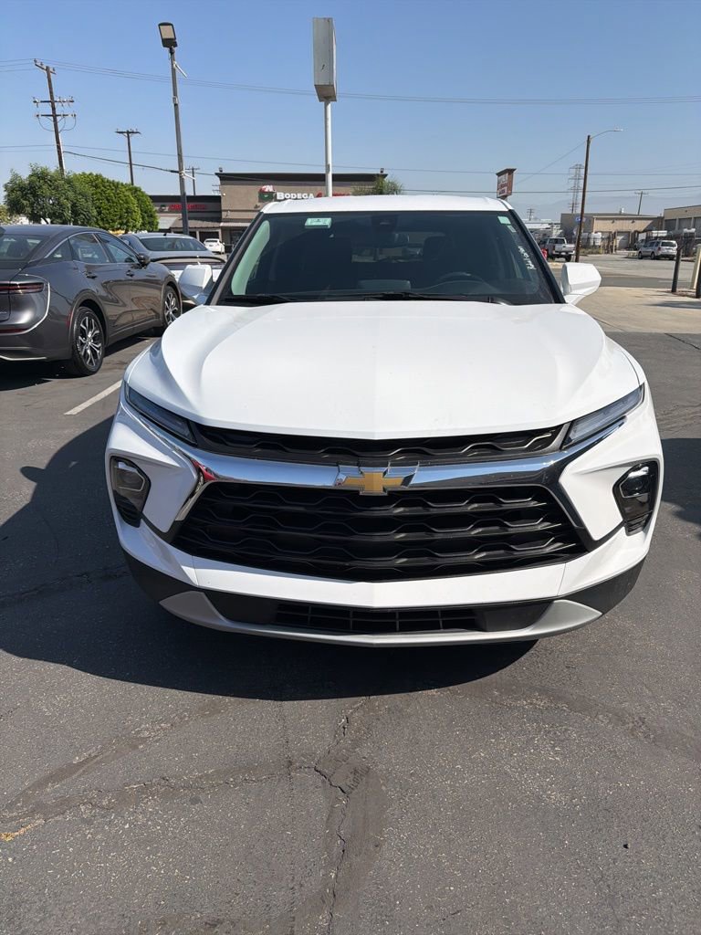 Used 2025 Chevrolet Blazer LT image 3