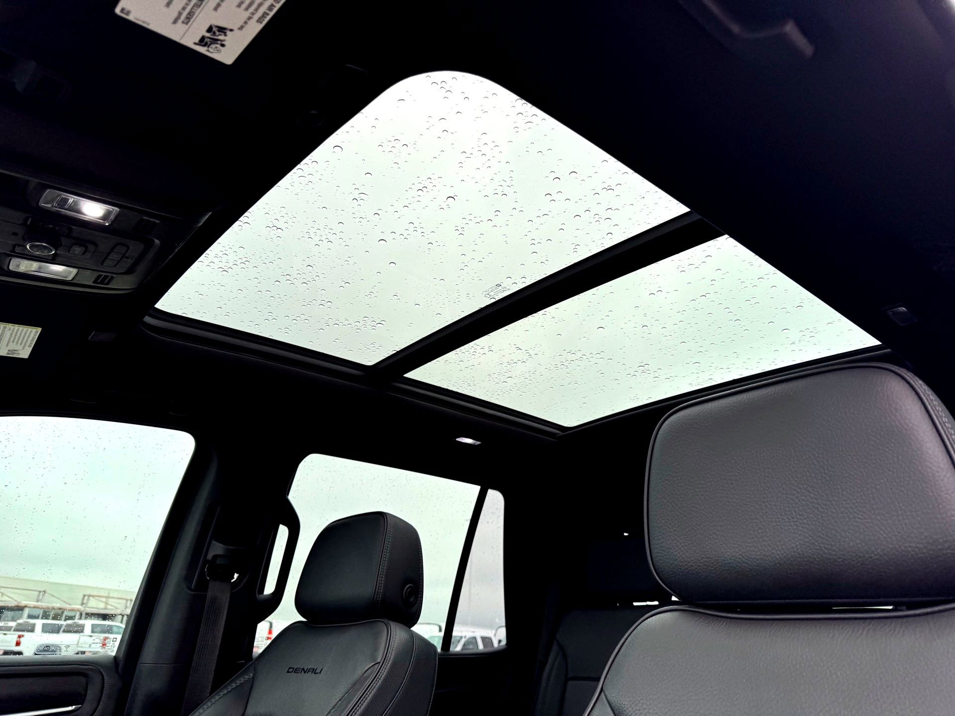 Used 2021 GMC Yukon Denali w/ Denali Premium Package RWD image 14