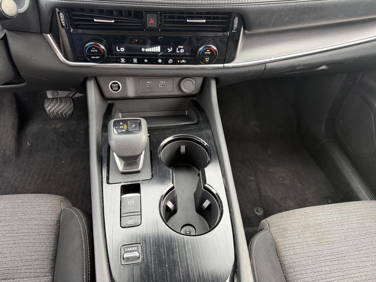 Used 2022 Nissan Rogue SV image 12