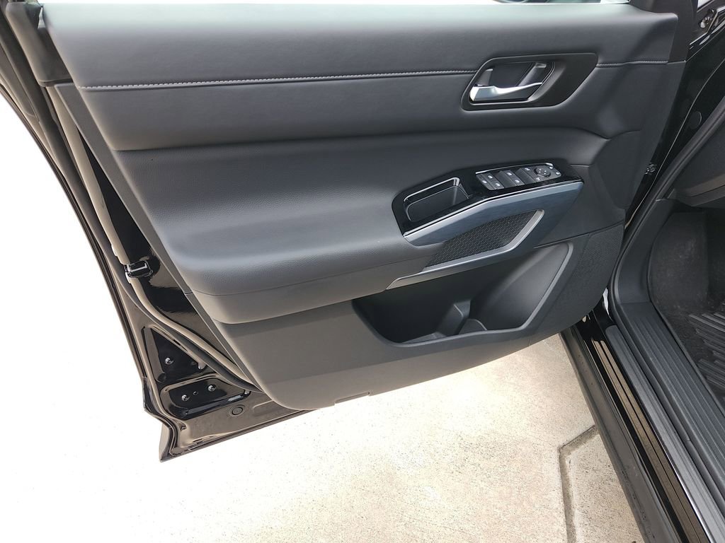 Certified 2025 Nissan Pathfinder SL image 30