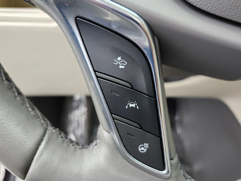Used 2018 Cadillac XT5 Luxury w/ Driver Awareness Package image 29