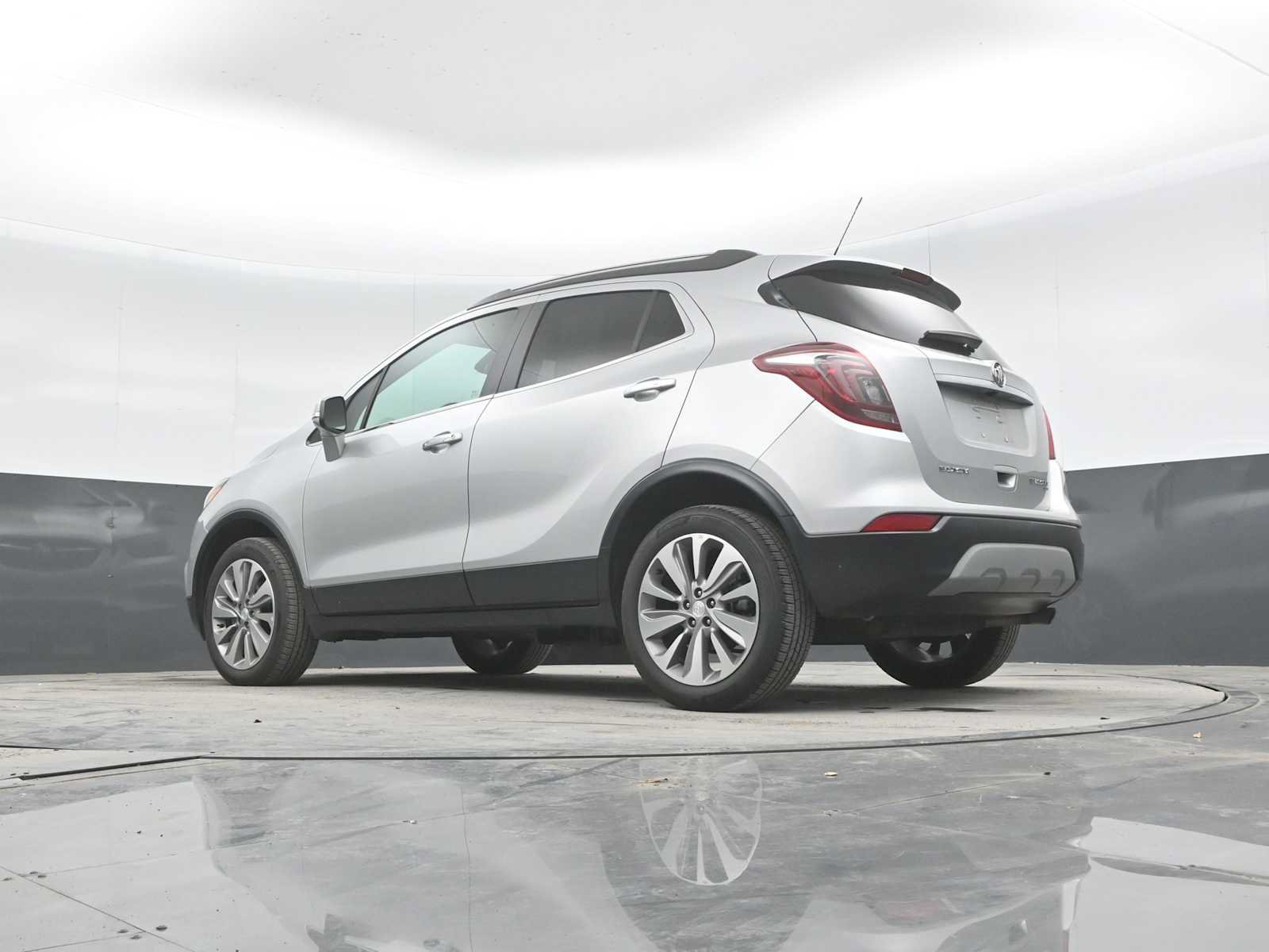 Used 2018 Buick Encore Preferred AWD/4WD image 23