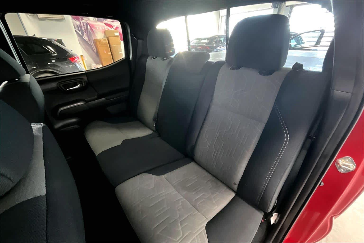 Used 2020 Toyota Tacoma TRD Sport AWD/4WD image 26