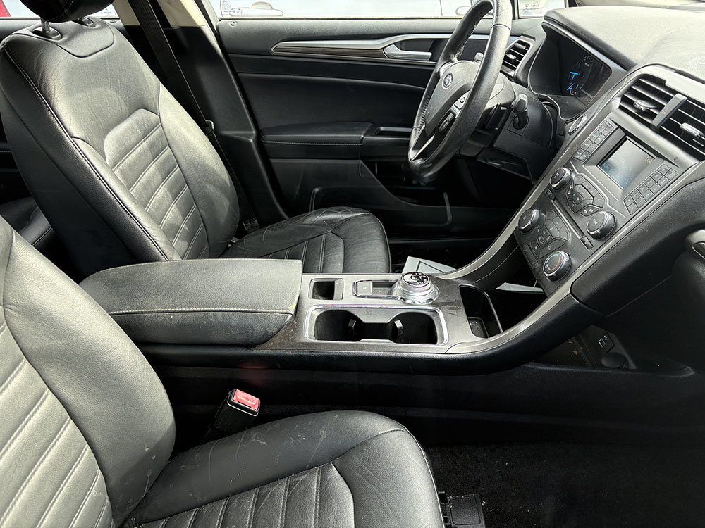 Used 2017 Ford Fusion SE AWD/4WD image 5