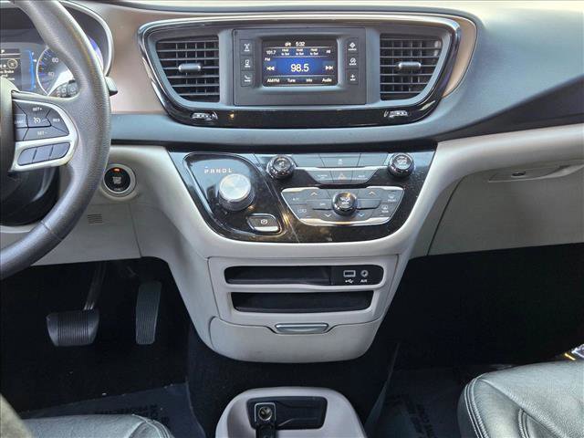 Used 2017 Chrysler Pacifica LX image 14