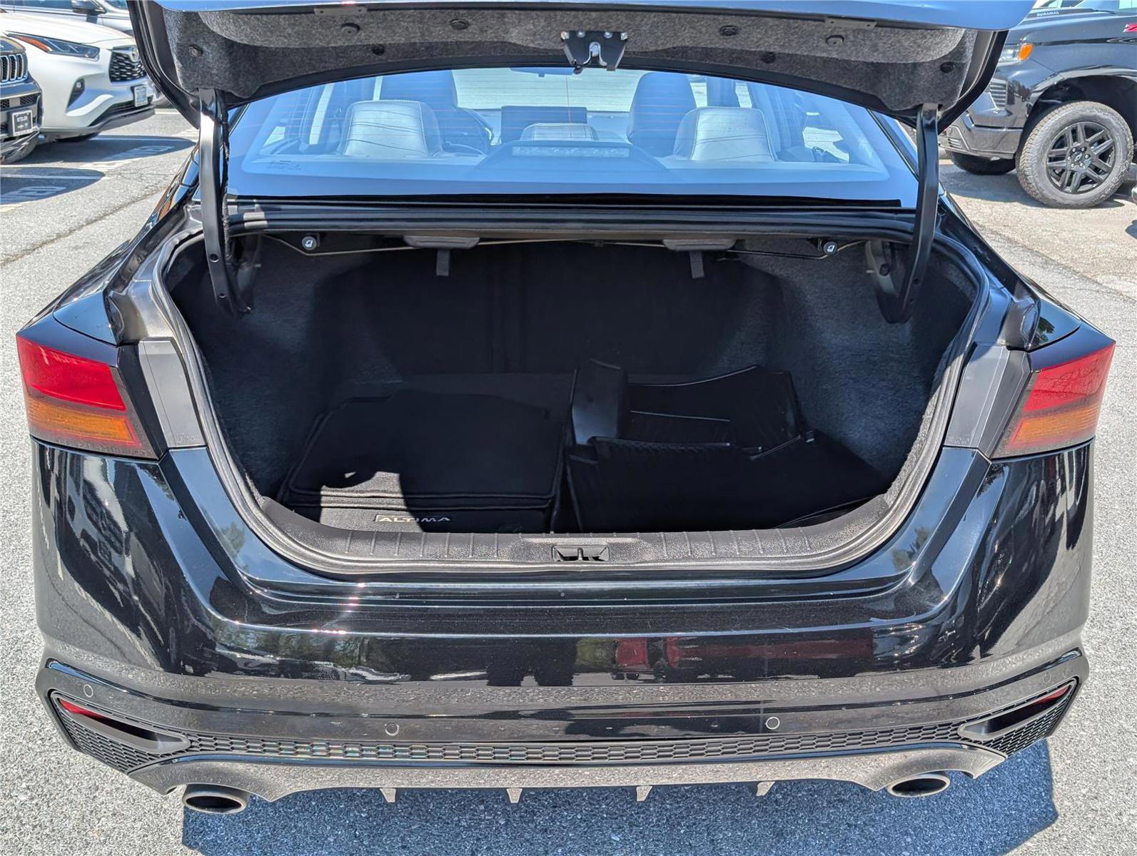 Used 2024 Nissan Altima 2.5 SL FWD image 14