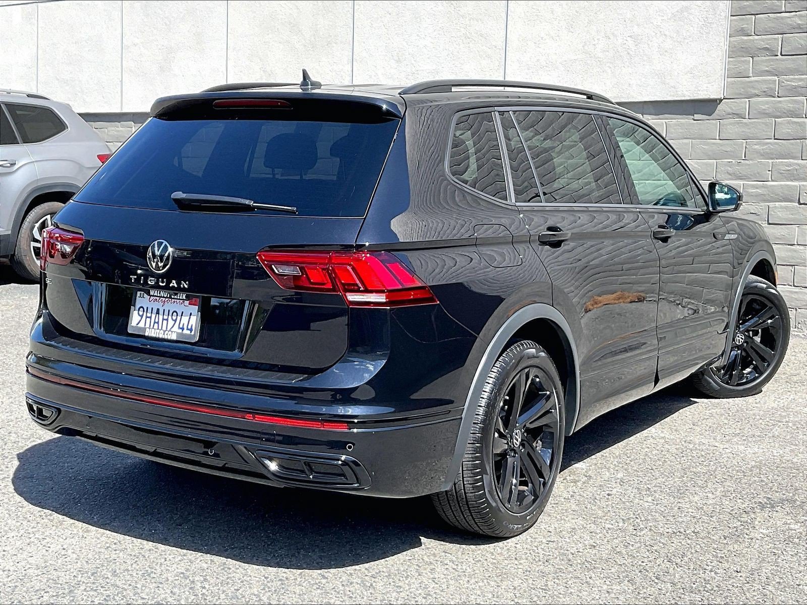 Certified 2023 Volkswagen Tiguan SE R-Line FWD image 13