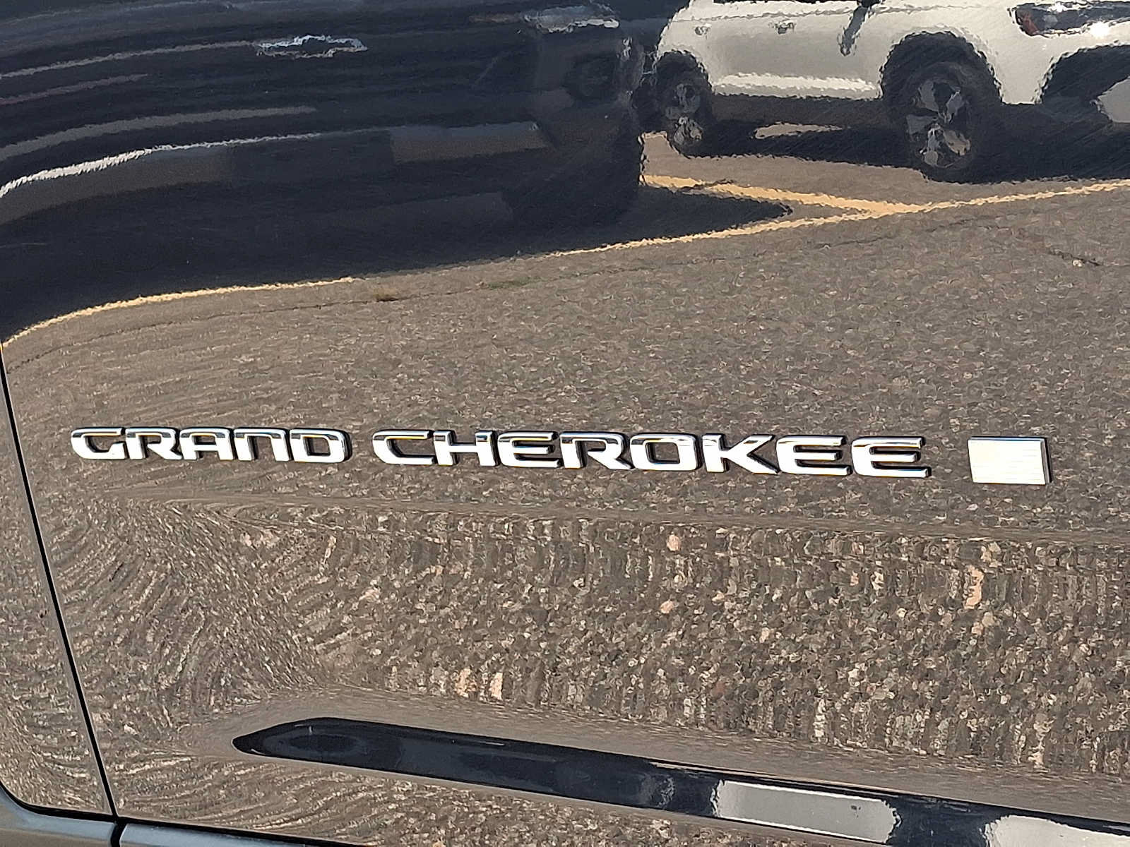 Certified 2023 Jeep Grand Cherokee L Limited AWD/4WD image 35