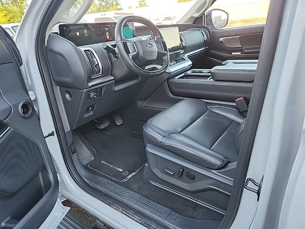Used 2025 Ford Expedition Platinum AWD/4WD image 29
