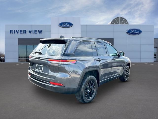 Used 2024 Jeep Grand Cherokee Altitude AWD/4WD image 6
