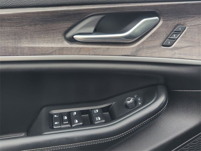 Used 2024 Jeep Grand Cherokee Limited image 13