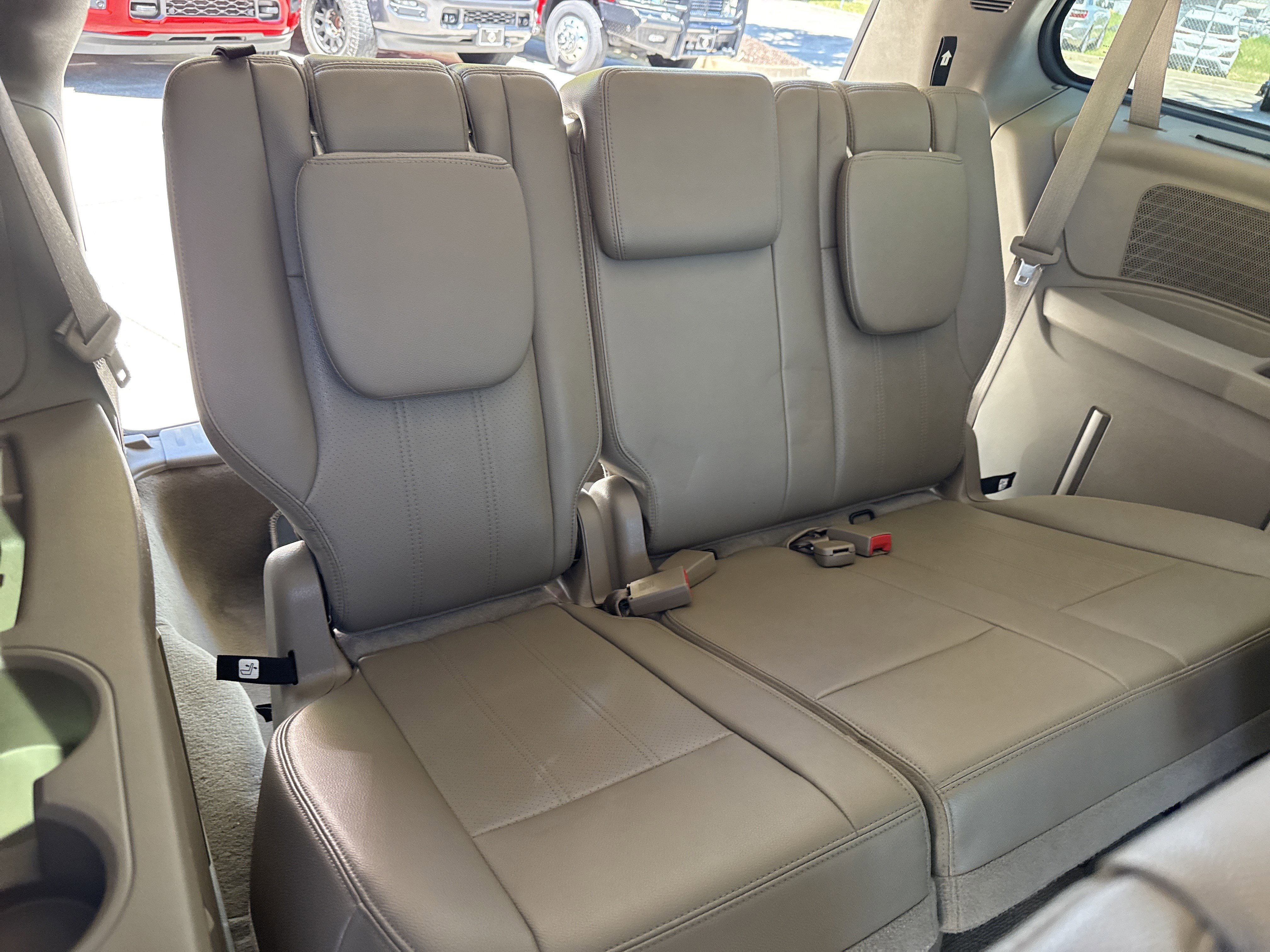 Used 2014 Chrysler Town & Country Touring-L w/ Driver Convenience Group FWD image 16