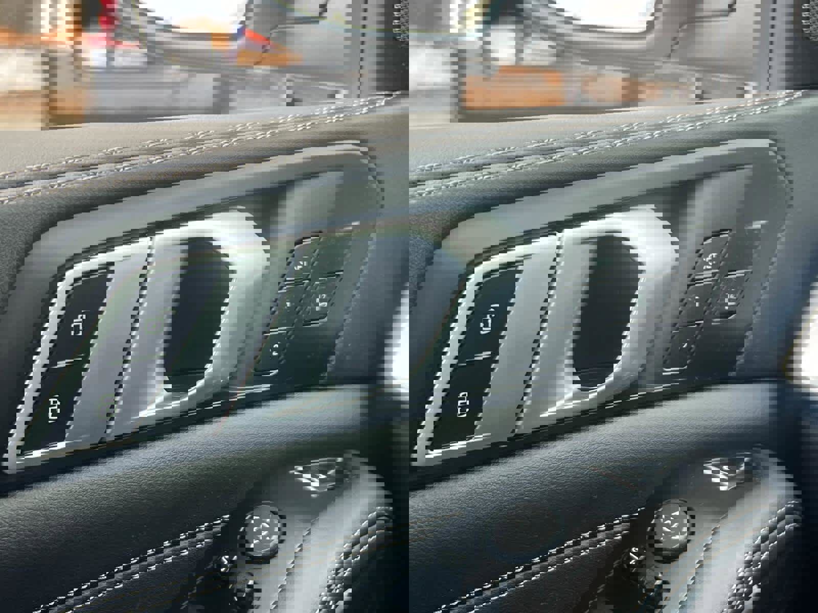 Used 2025 BMW X5 xDrive50e image 23