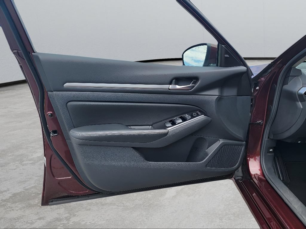 Used 2023 Nissan Altima 2.5 SV AWD/4WD image 9