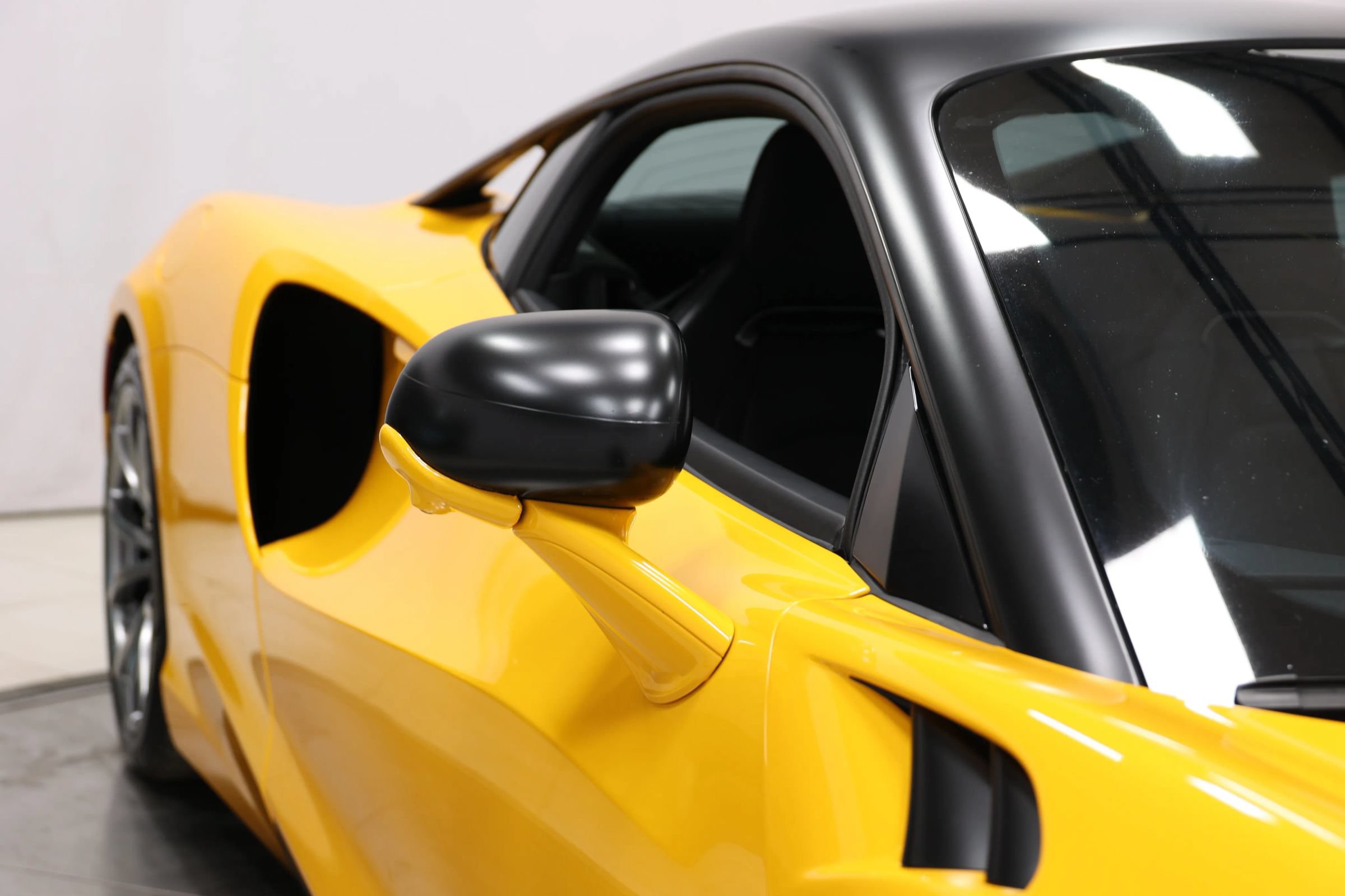Used 2023 McLaren Artura RWD image 84