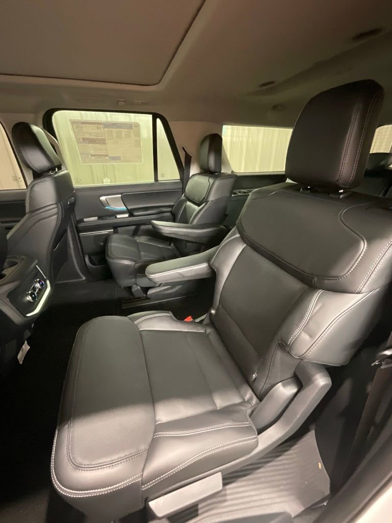 New 2025 Ford Expedition Max Platinum image 11
