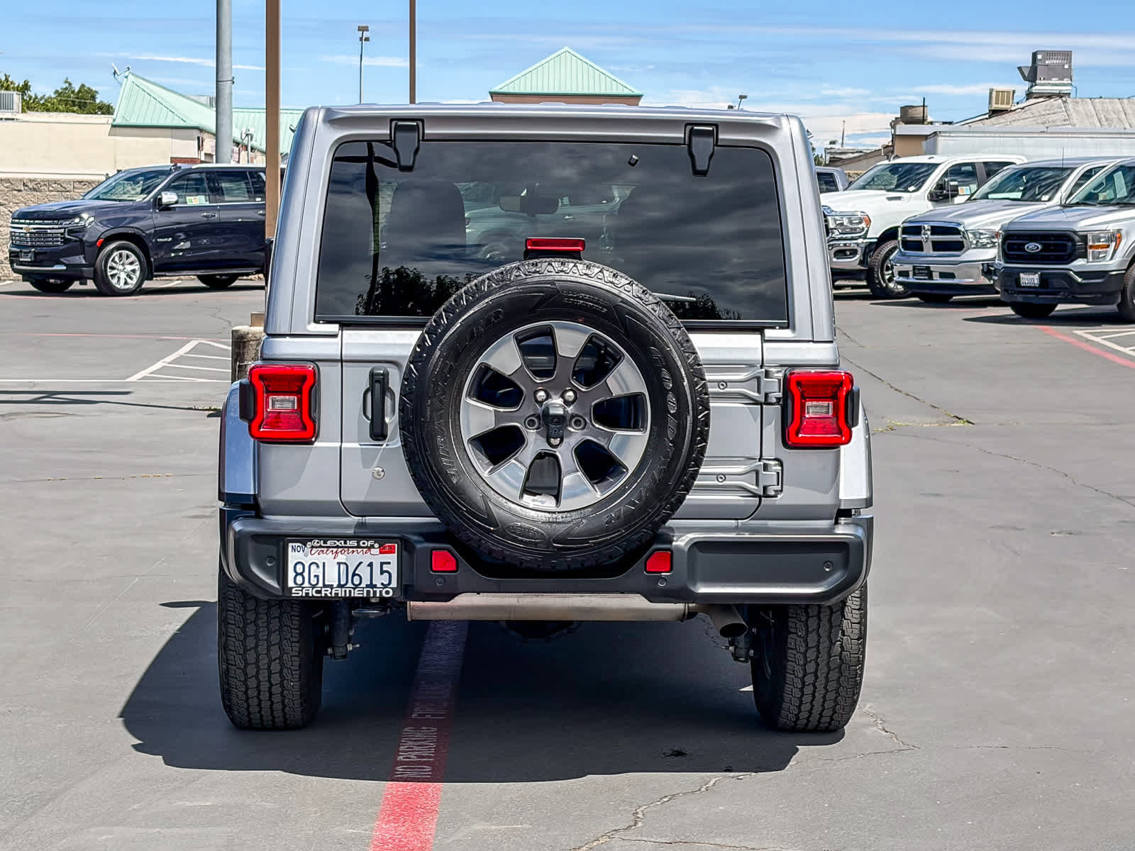 Used 2018 Jeep Wrangler Unlimited Sahara AWD/4WD image 3