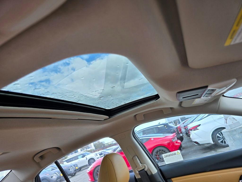 Used 2024 Nissan Sentra SV w/ SV Premium Package image 5