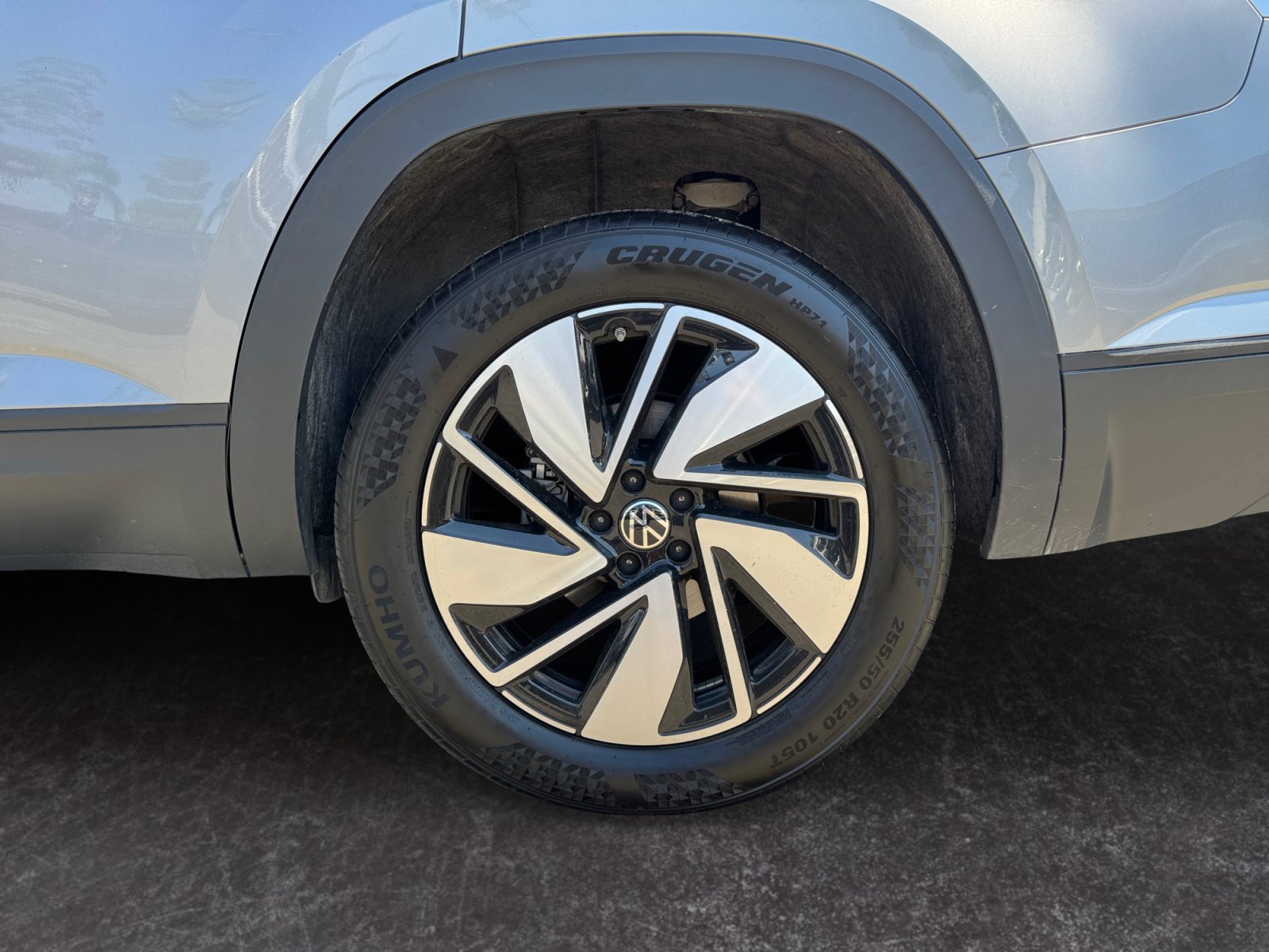 Used 2025 Volkswagen Atlas SE FWD image 14