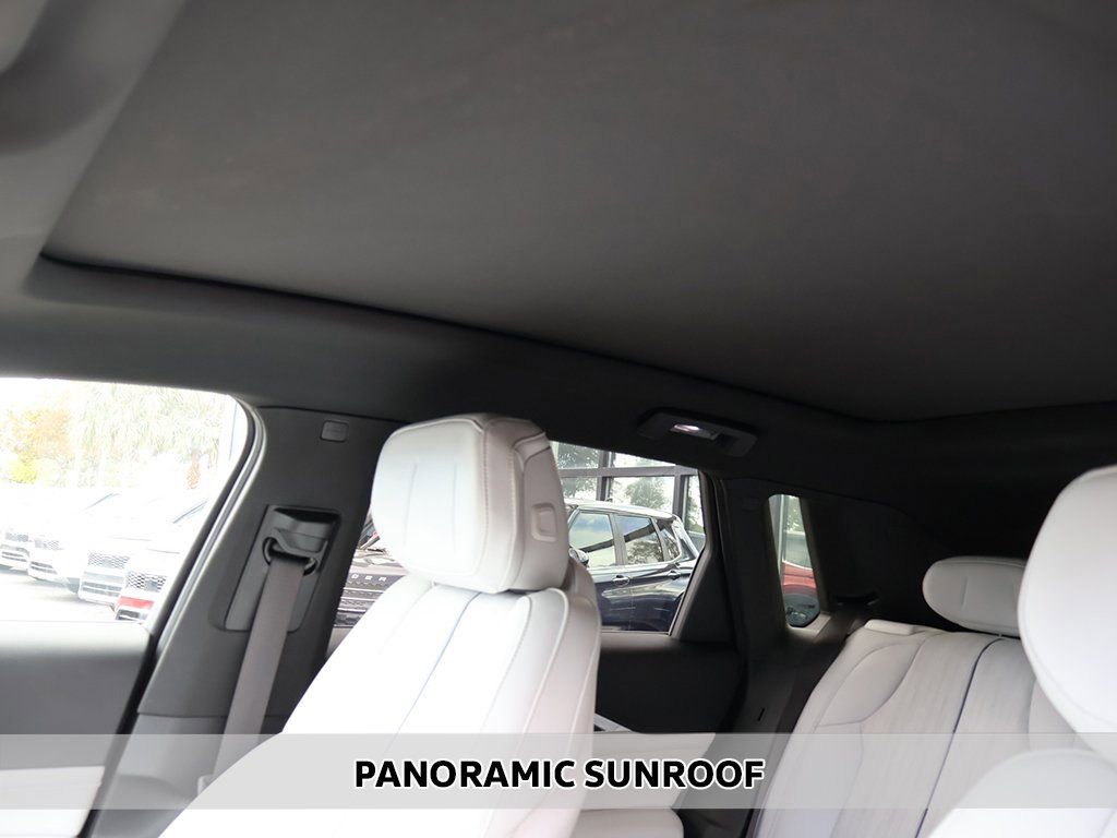 Used 2024 Cadillac Lyriq Sport image 3