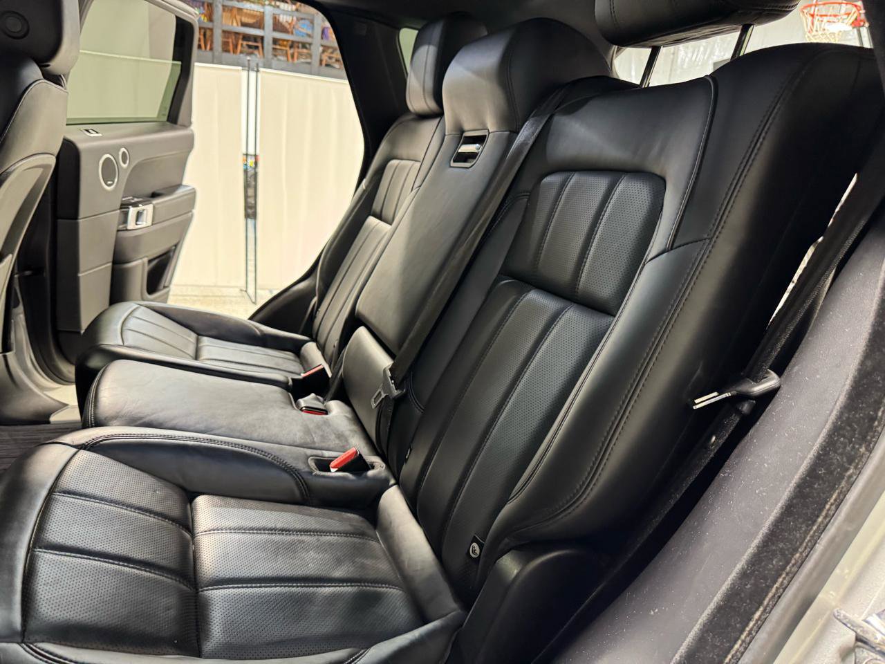 Used 2019 Land Rover Range Rover Sport HSE AWD/4WD image 19