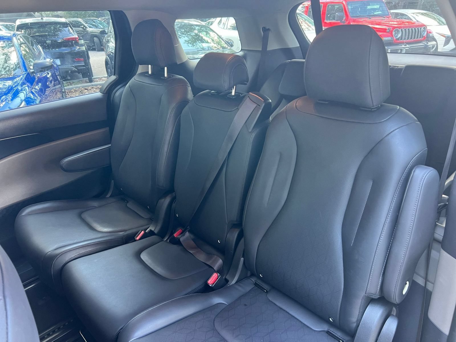 Used 2026 Kia Carnival FWD image 40