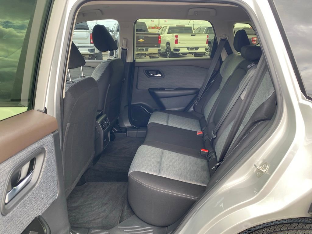 Used 2023 Nissan Rogue SV image 13