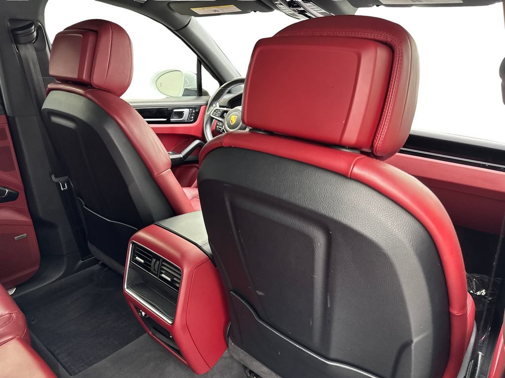 Used 2022 Porsche Cayenne w/ Premium Package AWD/4WD image 41