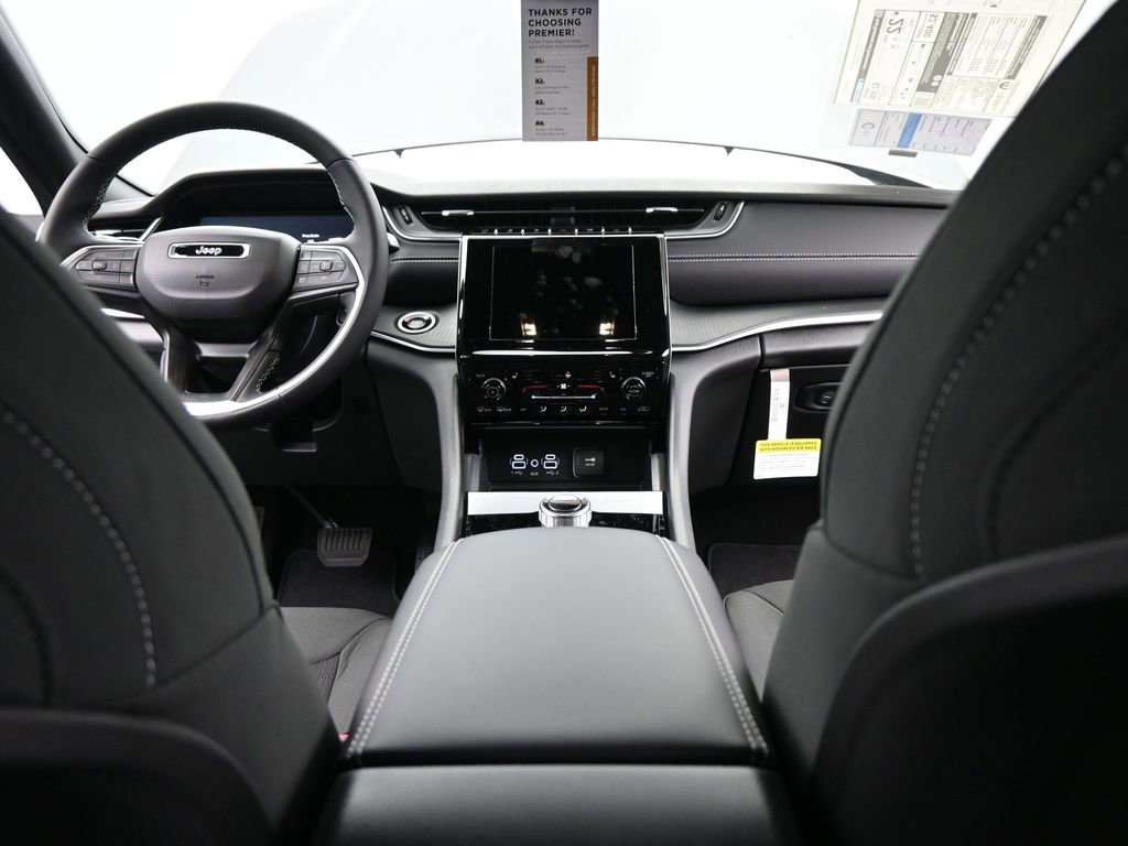 New 2025 Jeep Grand Cherokee Laredo X w/ Luxury Tech Group I image 24