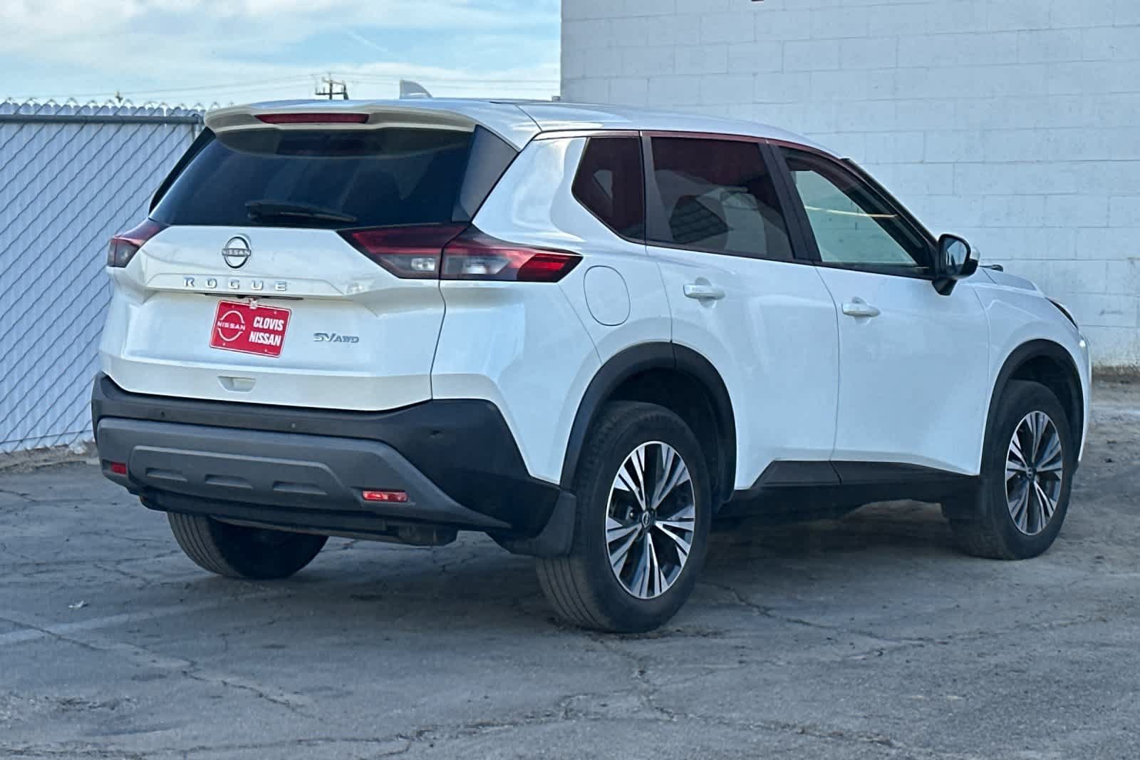 Used 2023 Nissan Rogue SV AWD/4WD image 3