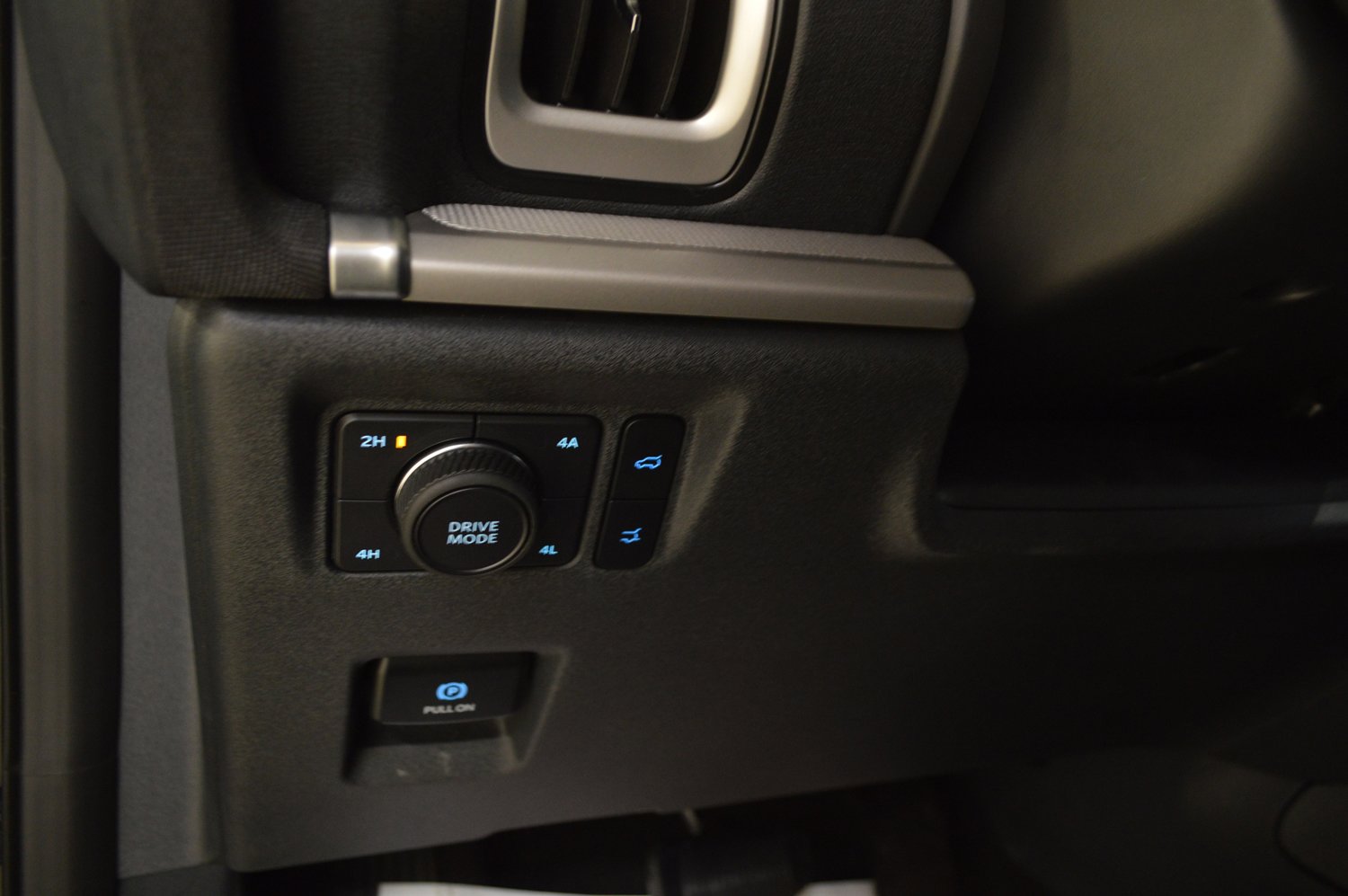 Used 2025 Ford Expedition Active image 17