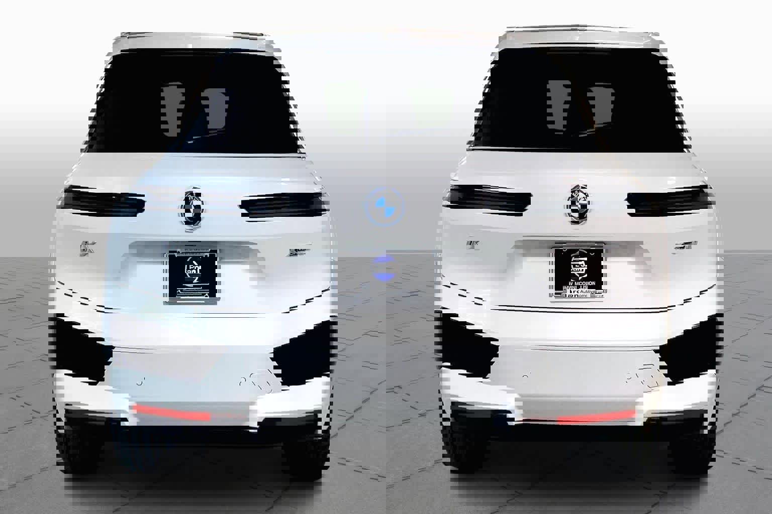 Used 2024 BMW iX xDrive50 w/ Sport Package image 5