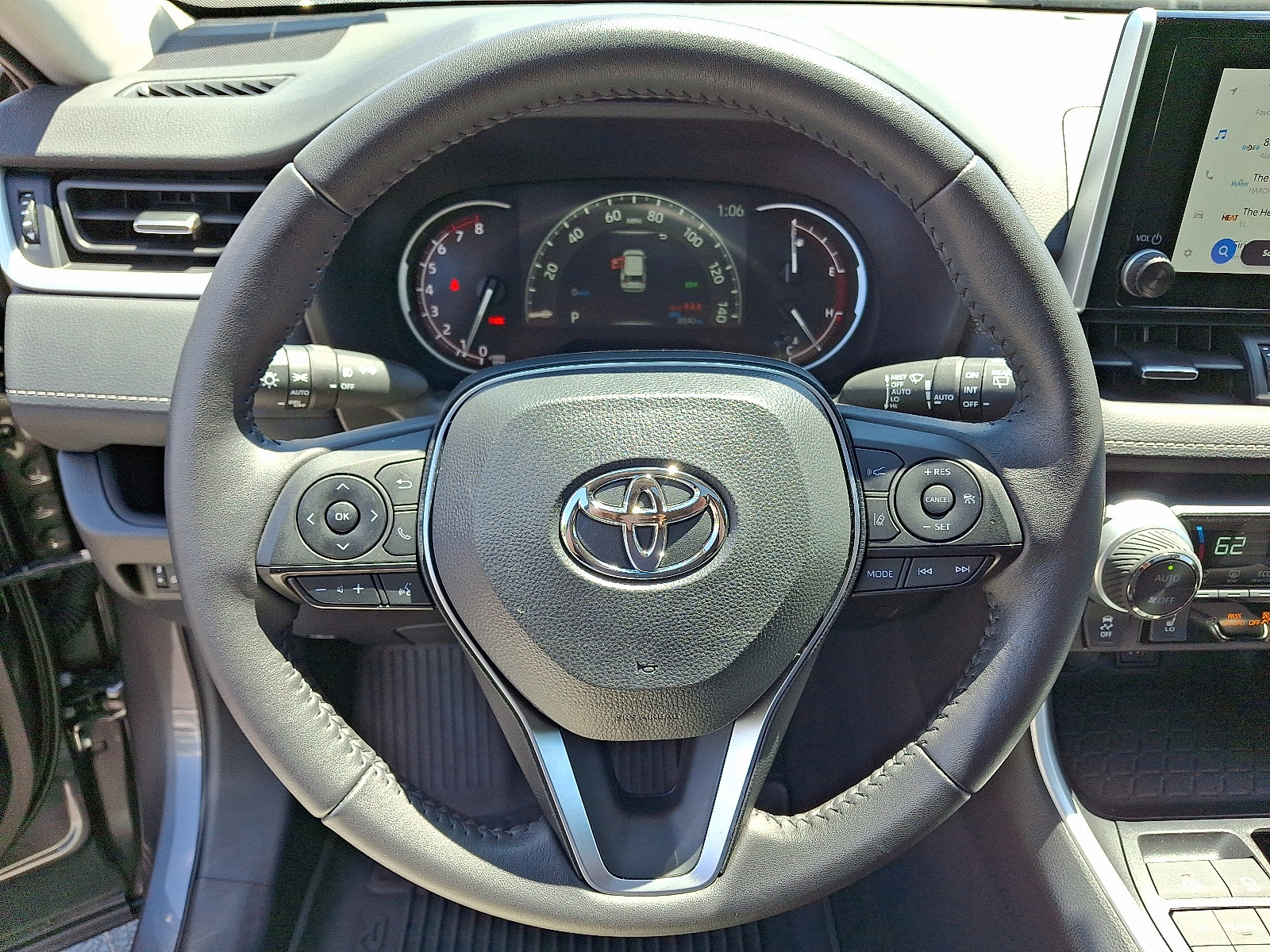 Used 2025 Toyota RAV4 XLE Premium w/ Weather Package AWD/4WD image 19