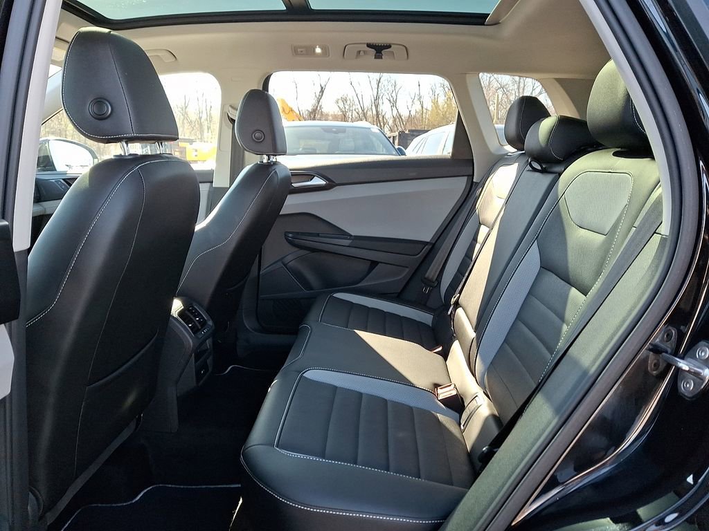 Certified 2023 Volkswagen Taos SEL image 10