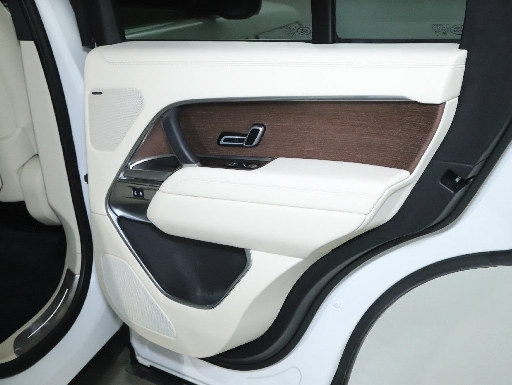 Used 2025 Land Rover Range Rover SE AWD/4WD image 34