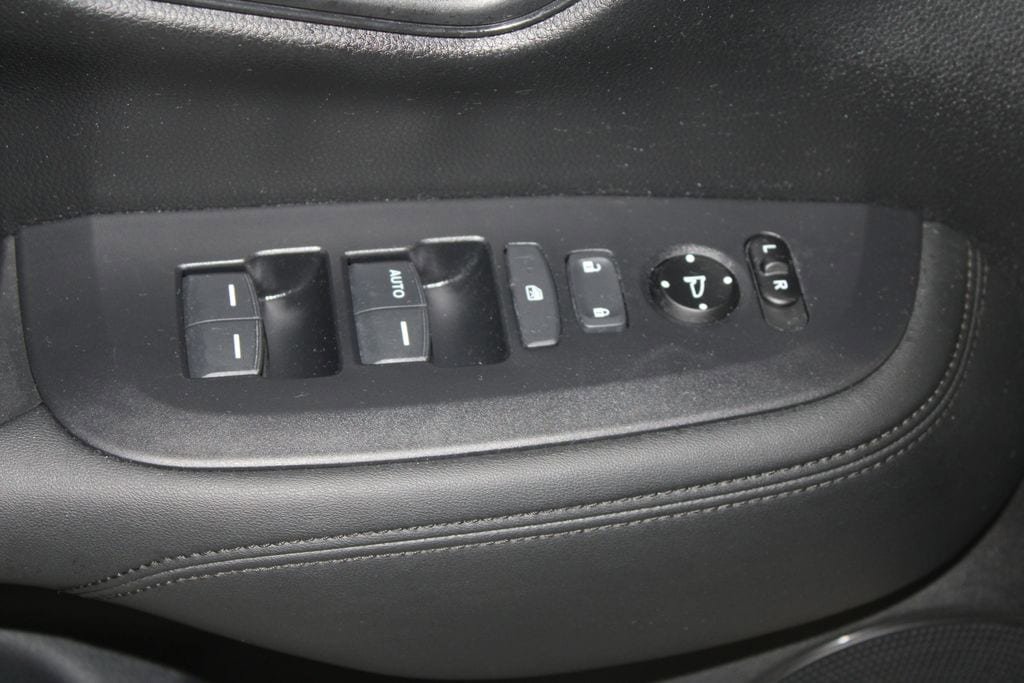 Used 2023 Honda HR-V LX image 9
