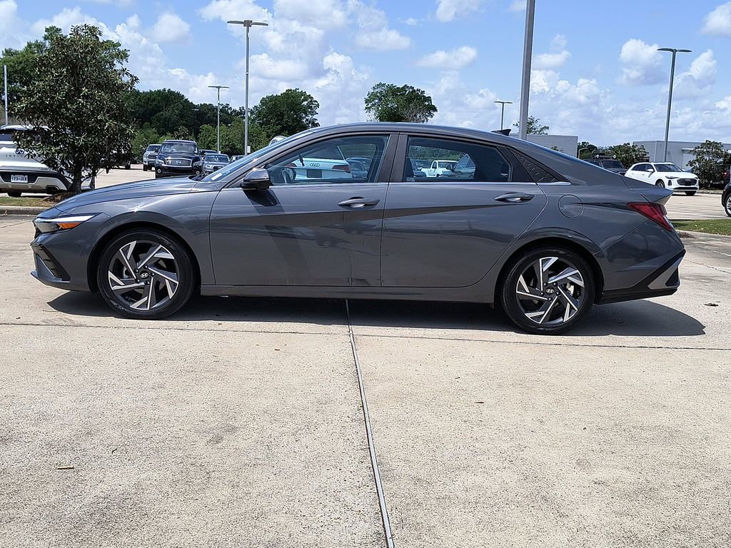 Used 2024 Hyundai Elantra Limited image 4
