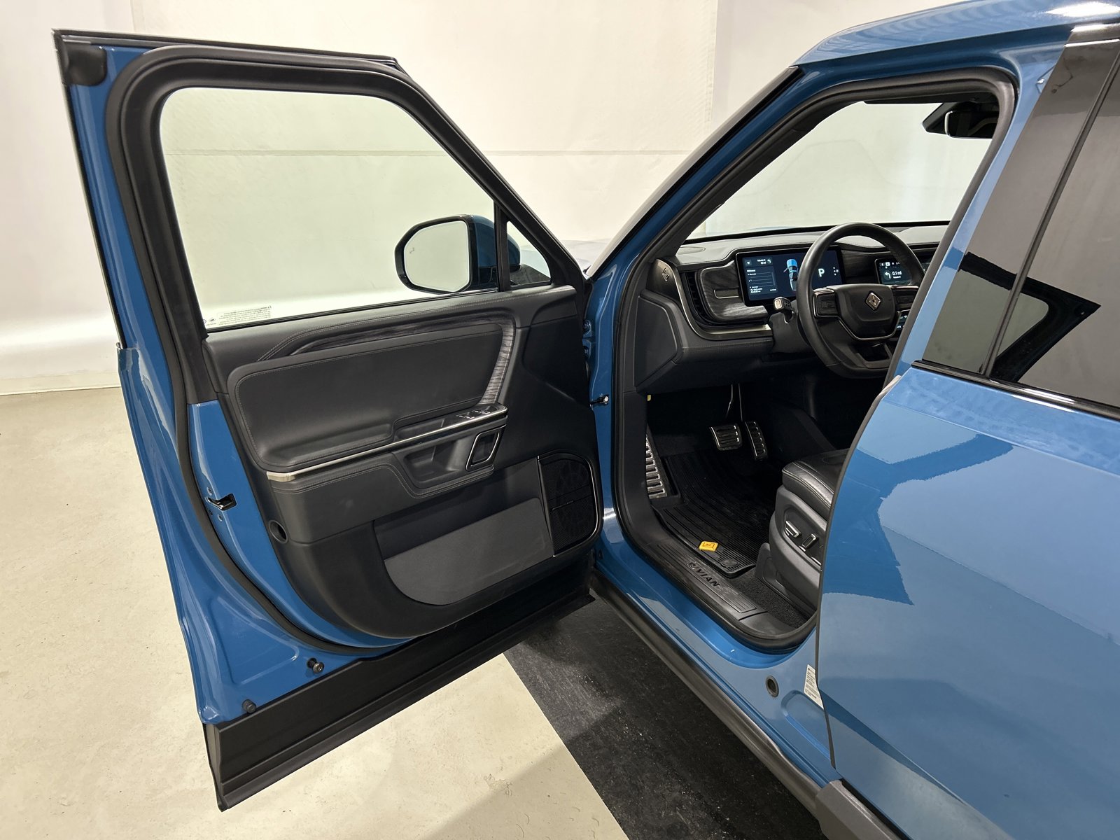 Used 2022 Rivian R1T Launch Edition AWD/4WD image 16