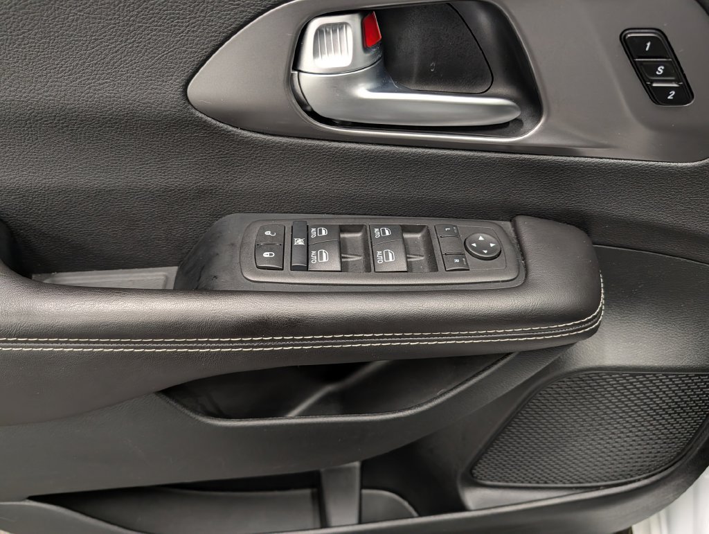 Used 2026 Chrysler Pacifica Select FWD image 11